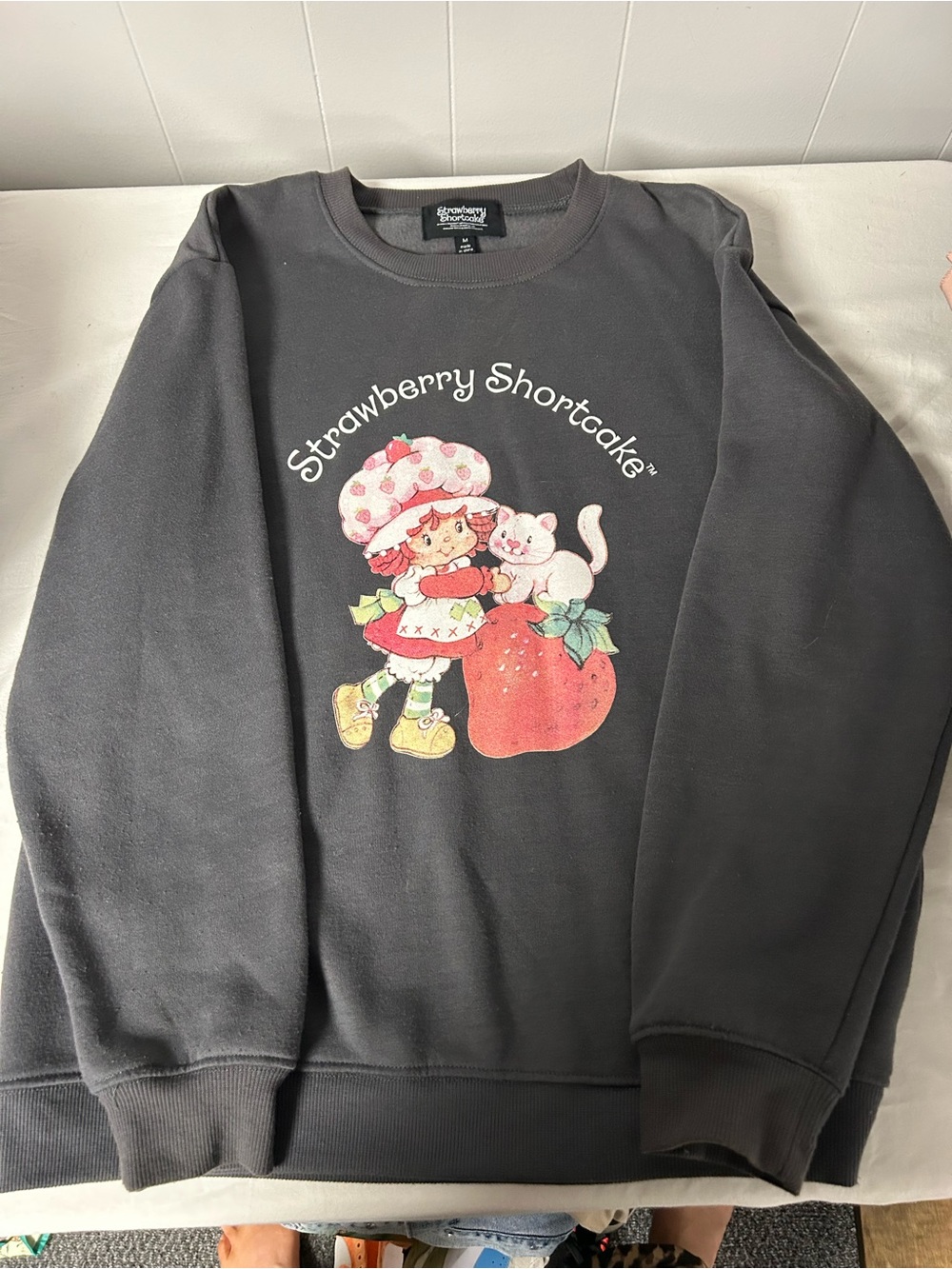 Strawberry Shortcake Graphic Crewneck Sweatshirt - Black Medium